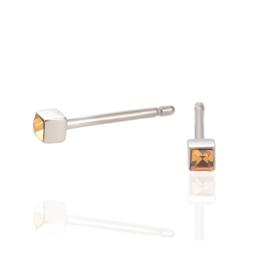 セカンドピアス 軸太 1.0mm トパーズ 11月【コンビニ決済OK】オススメ 純チタン ロングポスト 11mm 2×2スクエア スワロフスキー MEDICAL HANAJYUTSU