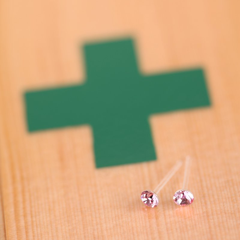 セカンドピアス 樹脂 Swarovski スワロフスキー φ4mm ライトローズ 軸太 0.9mm ~ 0.8mm ロングポスト 11mm ハナジュツ HANAJYUTSU